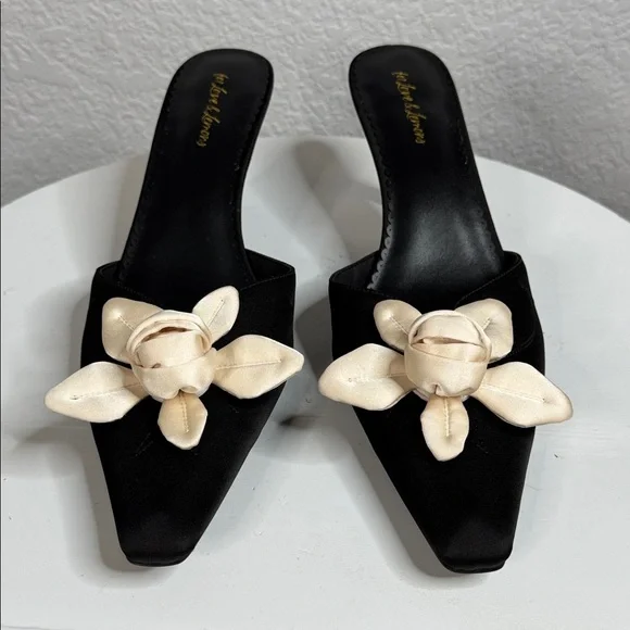 FOR LOVE & LEMONS 🍋 CLAUDINE BLACK SATIN FLORAL ROSETTE KITTEN HEELS - Picture 3 of 15